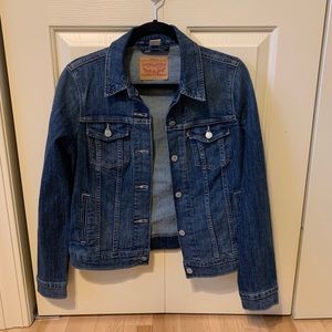 Size Medium Levi’s Jean Jacket